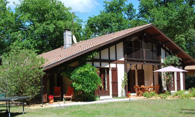 Saint-Vivien-de-Medoc Villa | In the heart of the Médoc, beautiful family home close to ocean beaches.