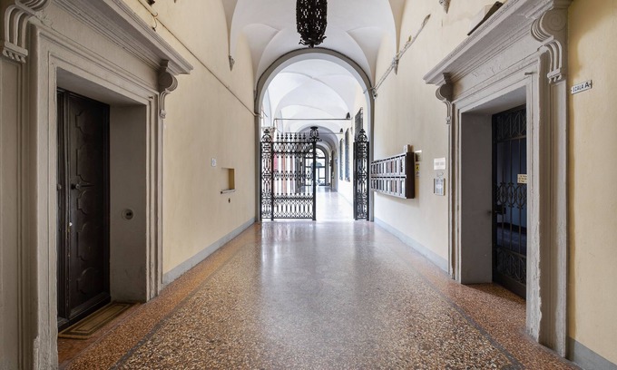 Historic Center Apartment | In the Shadow of the Two Towers