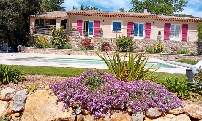 La Roquebrussanne Villa | In the Var, rent a villa with swimming pool at la Roquebrussanne July/August