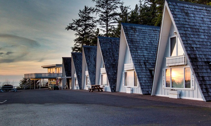 Otter Rock Cabin | Incredible Dog-Friendly Studio with Easy Beach Access, WiFi