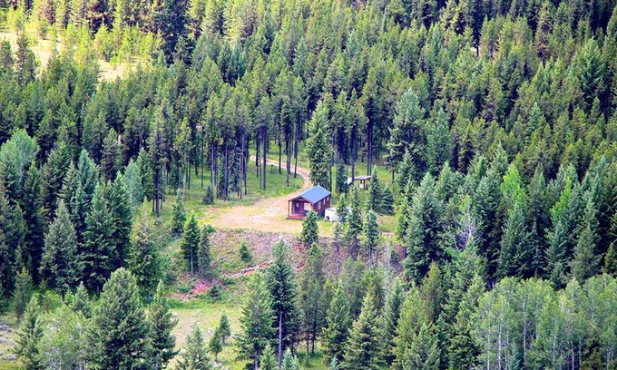 Polebridge Cabin | Incredible Mountain Views just Steps to the Flathead River
