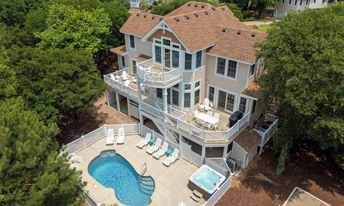 Corolla House | INDARUF: Pool and Hot Tub | Golf Discounts