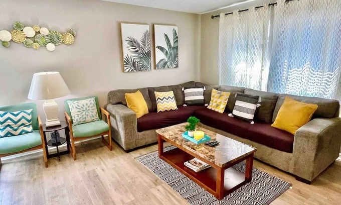 Lincoln Village House | Independent 4 Bedroom House Near Columbus Downtown/OSU