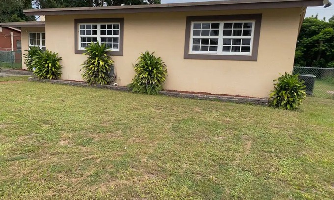 Central Fort Lauderdale Apartment | INDEPENDENT Room w/PRIVATE entrance close to FLL