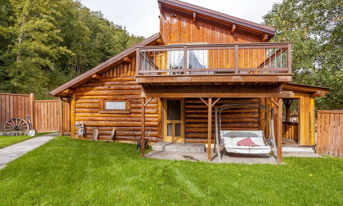 Indian Cabin | Indian AK 25 min to Anchorage & 25 min to Girdwood and 35 min to the airport