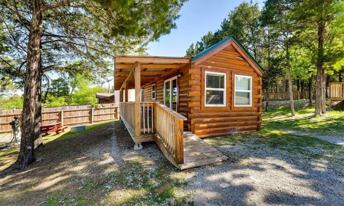 Indian Point Cabin | Indian Point Cabin 2 near Silver Dollar City, Table Rock Lake & Branson