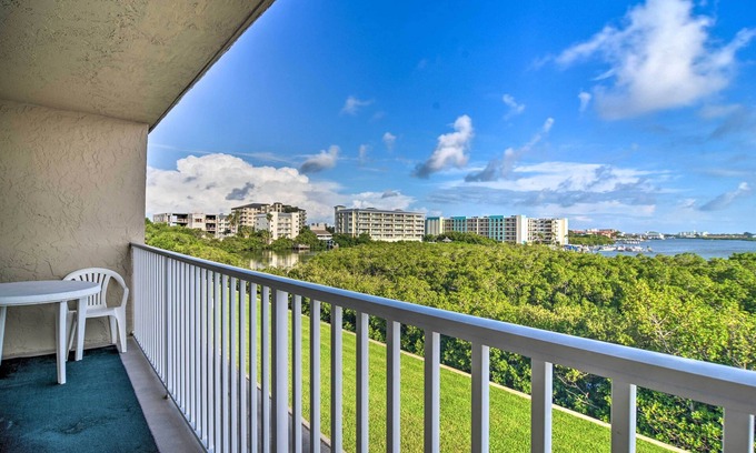 Indian Shores Condo | Indian Shores Condo w/Dock & Beach Access!