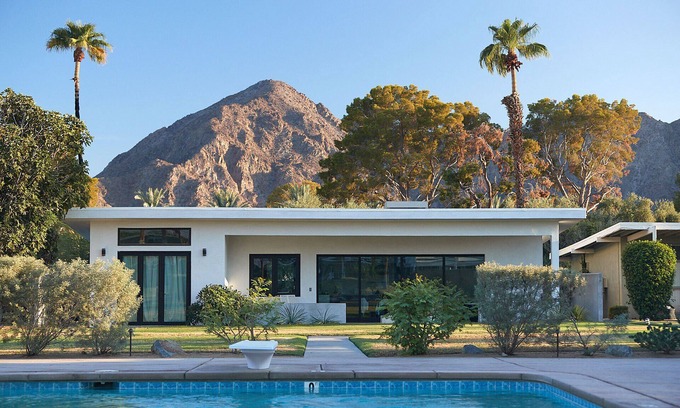 Indian Wells House | Indian Wells Mid-Century Modern Luxury Steps from Tennis Garden