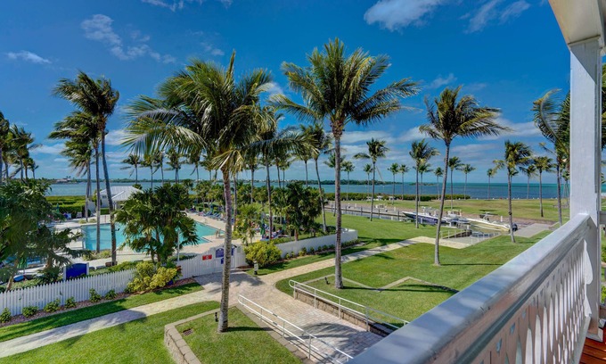 Indigo Reef Marina Homes House | Indigo Reef End Unit 3BR Waterfront Townhome w/Boat Slip, Pool, Gym & Views!