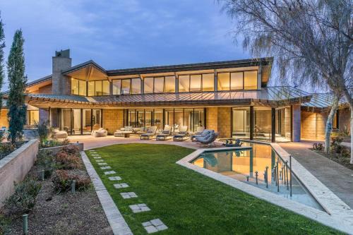 Paradise Valley House | Indoor pool 2.5 acres gym with sauna At Hideaway Estate