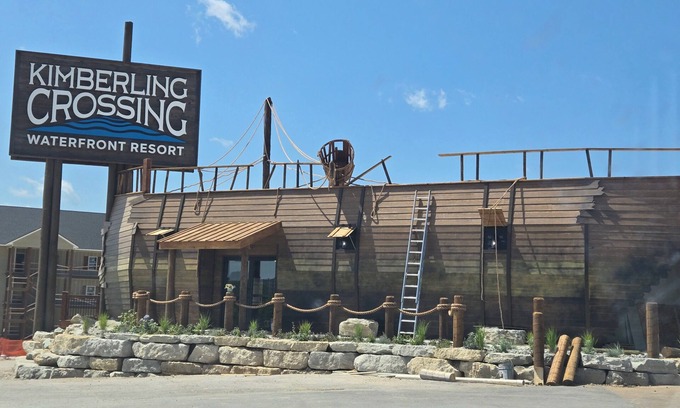 Kimberling City Condo | Indoor Pool at Beautiful Table Rock Lake Condo 2bd 2ba Only 20 min to SDC