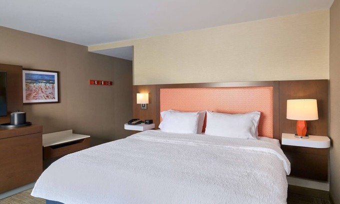 Smithfield Hotel | Indoor Pool + Free Breakfast – 10 Minutes to Downtown Providence