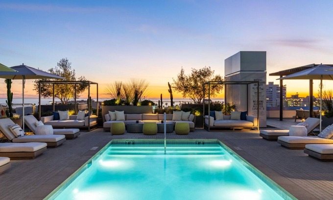 Wilshire Montana Apartment | Indulge in Coastal Luxury Stunning 3BR Ocean Views.