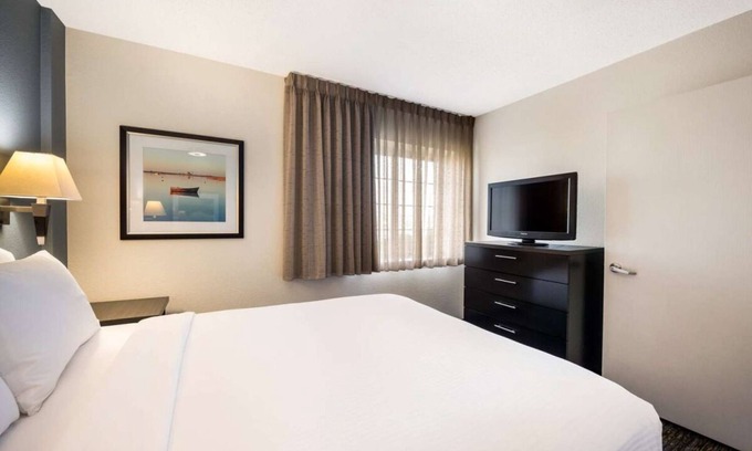 Golden Hotel | Indulge in Home-Like Comfort! Two Units, Full Kitchen, Pet-friendly Property!