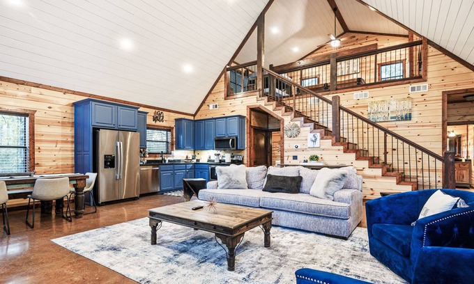 Hochatown Cabin | Infinity Bliss- Large King BR + BunkRm/Gaming Loft