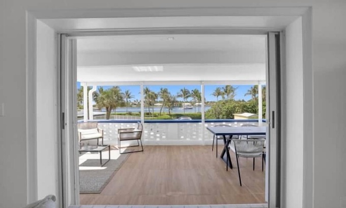 Palm Beach Shores Apartment | INLET PALM BEACHES