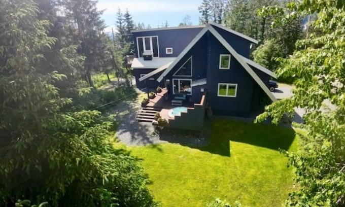 Alyeska House | Innsbruck House with mt. views, seclusion & just 1 block to Alyeska Ski Resort!