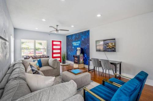Greater East End House | Intergalactic Abode at East Downtown