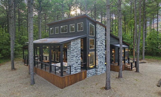 Pickens Cabin | π² Into The Woods Cabin π²/Modern Family Cabin/Arcade, Hot Tub, Playset