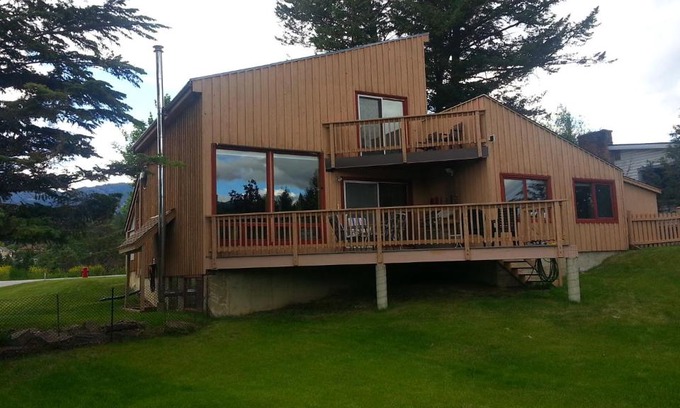 East Kootenay House | Invermere 4 Bedroom Mountain View Home! 50 Percent Off Monthly Rentals! Enjoy Skiing, Snowboarding, Cross Country Skiing at Panorama Village, Radium and Fairmont Hot Springs, Snowmobiling, Ice Skating on Lake Windermere!