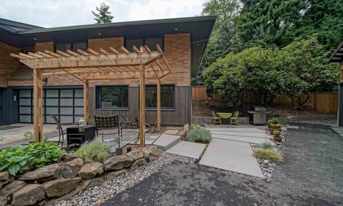 Hayhurst Apartment | #InvestREPM Multnomah Village Modern Retreat