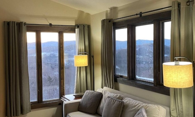 Warren Ski Chalet | Inviting 2-bedroom chalet with views in Warren - Perfect for a cozy getaway