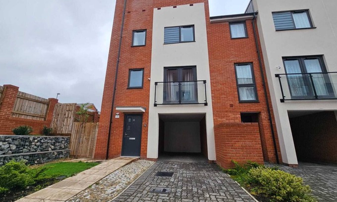 Ipswich House | Ipswich - 3 Beds - Sleeps 6 - Private Garden