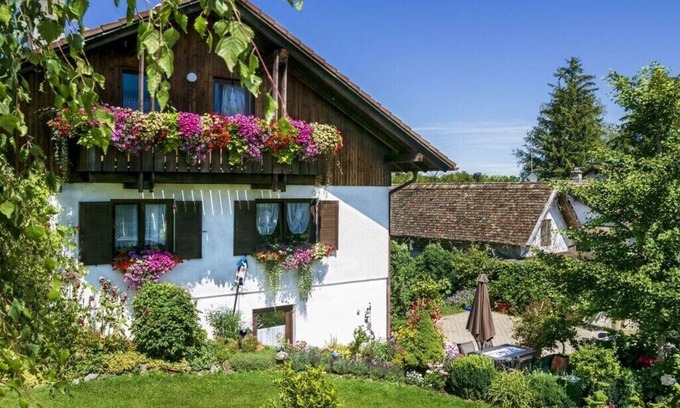Erling House | Irene Dorn Comfortable holiday residence