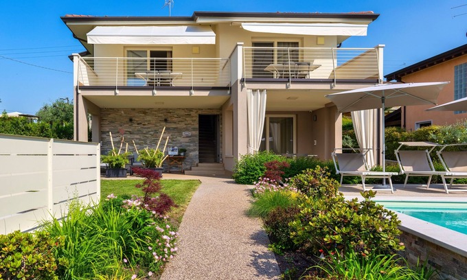 Lazise Apartment | "IRIS" Charming Apartment with Pool in Lazise on Lake Garda