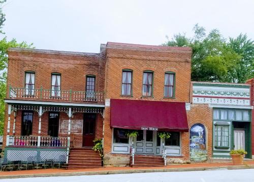 Blackwater Hotel | Iron Horse Hotel