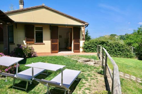 Montescudaio Villa | ISA-Chalet Elena in Montescudaio, with air conditioning, on the ground floor with fenced garden