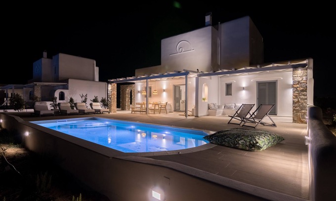 Naxos Town Villa | Isalos Villas with private pool