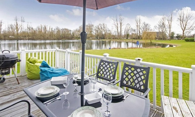South Cerney House | Isis Lakes 84, Tortola Lodge (P)
