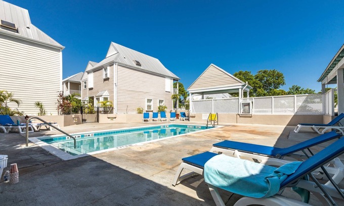 Old Town Condo | Island Escape: Charming Condo Just Steps From Duval Street, Near Southernmost Point, Shared Pool!