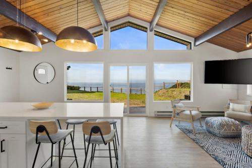 Oak Harbor House | Island Hideaway with Stunning Ocean Views
