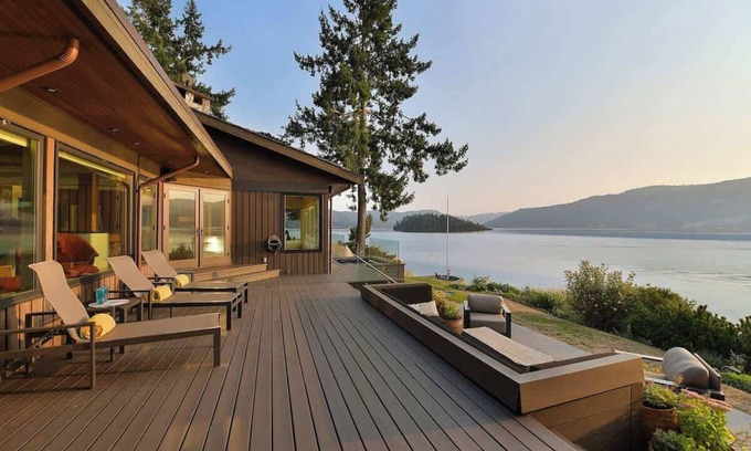 Brentwood Bay House | Island Luxury Oceanside Estate