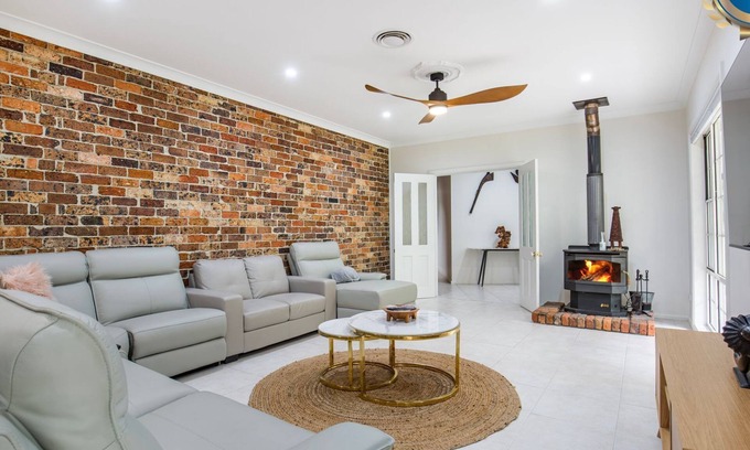 North Nowra House | Island Retreat - Pet Friendly with Swimming Pool