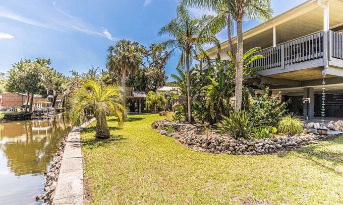 Crystal River House | Island Time-Ozello Canal Home -PvtDockw/Lift - DogOk-10ppl