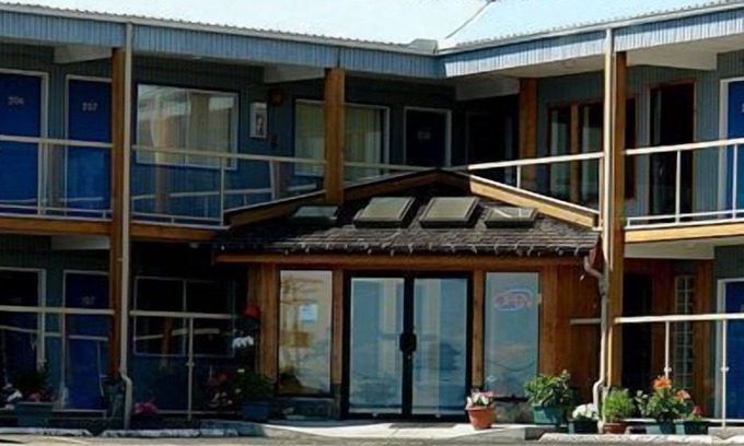 Historic Powell River Townsite Hotel | Island View Lodge