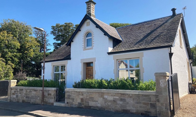 Pencaitland House | ISLAY House, Comfortable home- private garden, in quiet village, near Edinburgh
