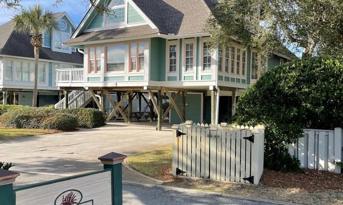 Isle of Palms House | Isle of Palms Steps from the Beach, Great Family Location