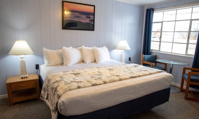 Trenton Apartment | Isleview Motel Room 7 -10 min drive to Acadia!