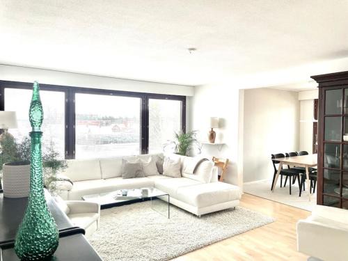 Forssa Apartment | Iso luksushuoneisto Forssan kattojen yllä
