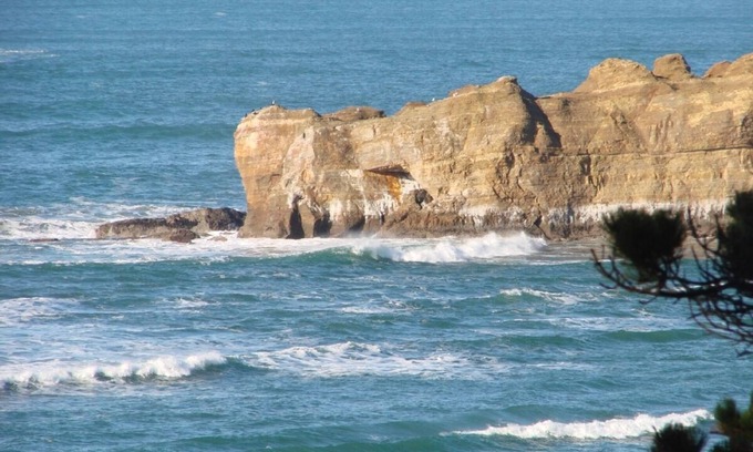 Otter Rock House | Isolated beach front house