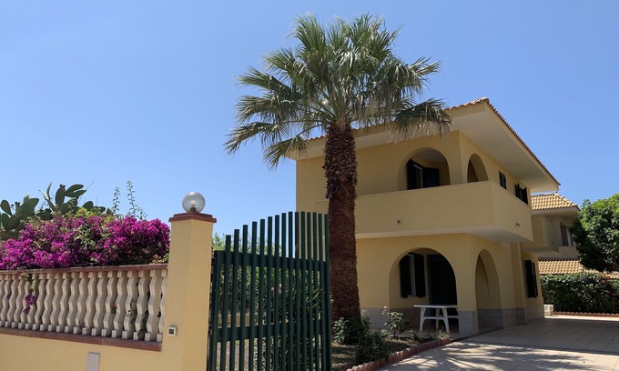 Santa Maria del Focallo House | Ispica Mare: Big Villa near a sandy beach - 7 rooms - 6 persons