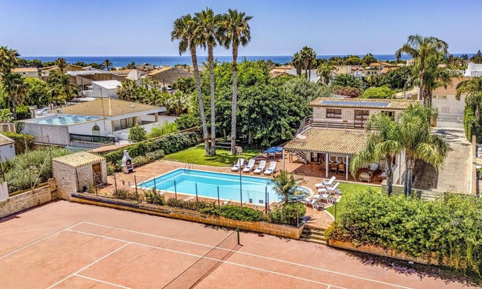 Caucana-finaiti-casuzze-finaiti Nord Villa | Villa Garofani by Villa Plus