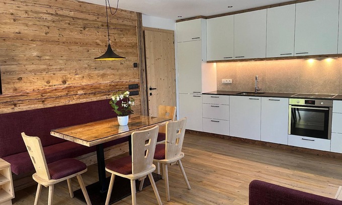 Santo Stefano Apartment | Alpine rose