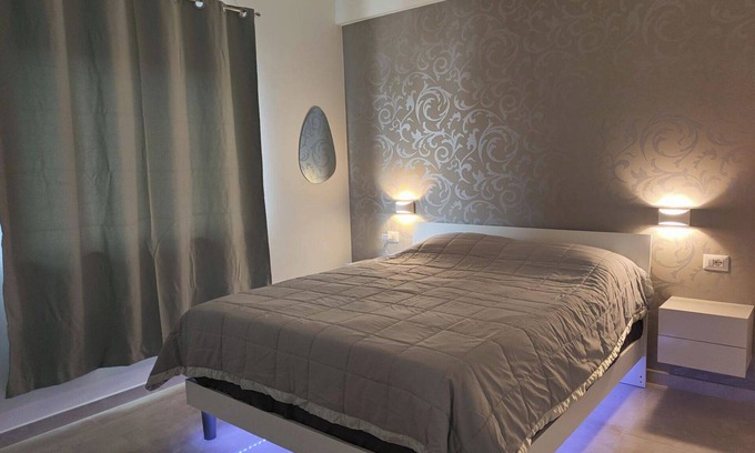 Contrada Taverna Apartment | Maxine Mare Blu - Sleeps 4 - 3 Mins To Beach