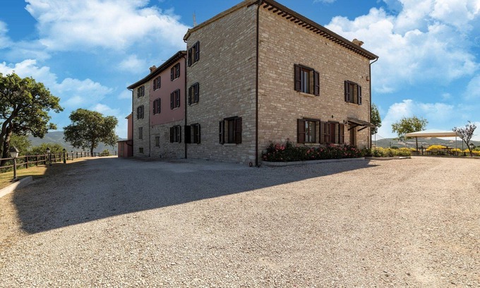 Cagli Apartment | Italian Farmhouse with Pool