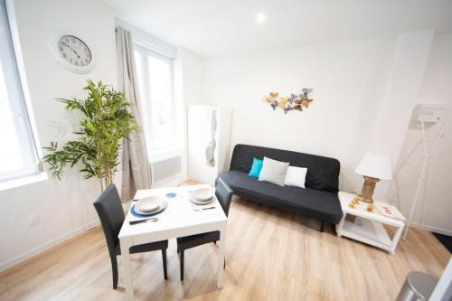 Saint-Quentin Apartment | IVOIRIA ! SUBLIME Studio HOME STAGING AU CENTRE VILLE !